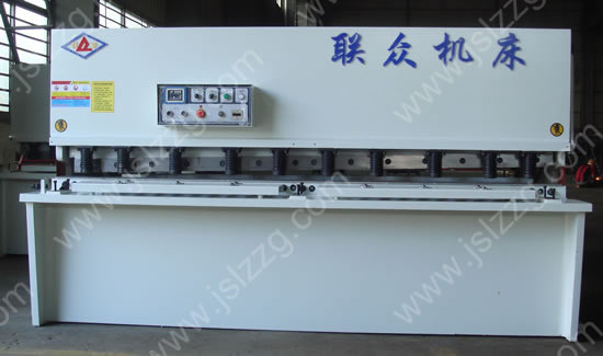 QC12Y系列液壓擺式剪板機(jī)